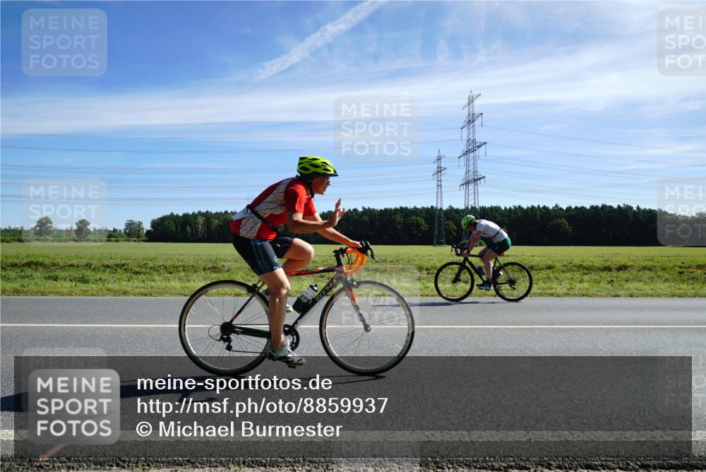 07.09.2025 - 19. Norderstedt Triathlon Michael Burmester http://msf.ph/oto/8859937 07.09.2025 11:44:16 Radfahren 1229 meine-sportfotos.de