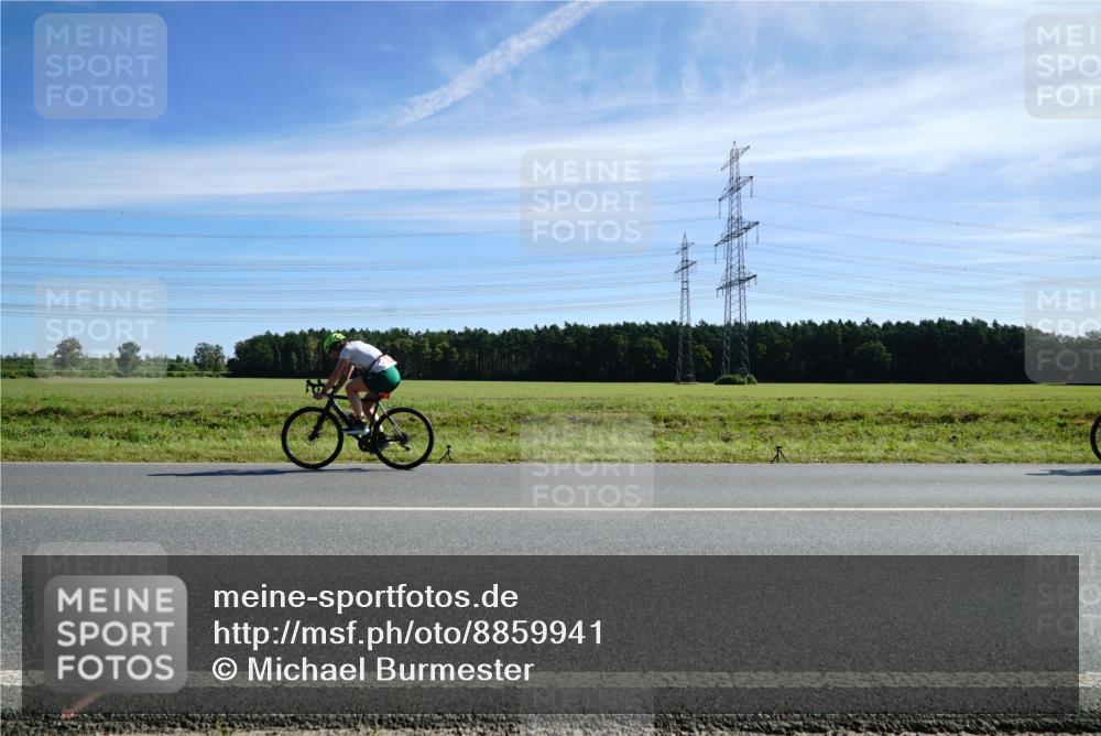 07.09.2025 - 19. Norderstedt Triathlon Michael Burmester http://msf.ph/oto/8859941 07.09.2025 11:44:16 Radfahren 1229 meine-sportfotos.de
