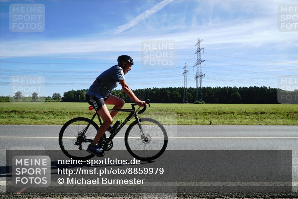 07.09.2025 - 19. Norderstedt Triathlon Michael Burmester http://msf.ph/oto/8859979 07.09.2025 11:44:48 Radfahren 186, 192 meine-sportfotos.de
