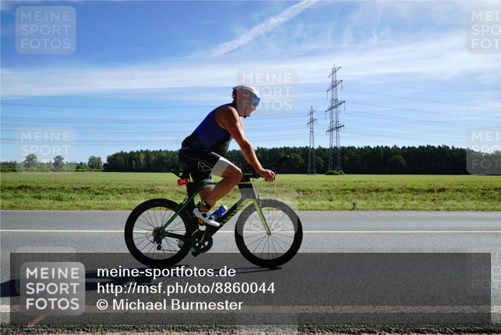 07.09.2025 - 19. Norderstedt Triathlon Michael Burmester http://msf.ph/oto/8860044 07.09.2025 11:45:43 Radfahren 710 meine-sportfotos.de