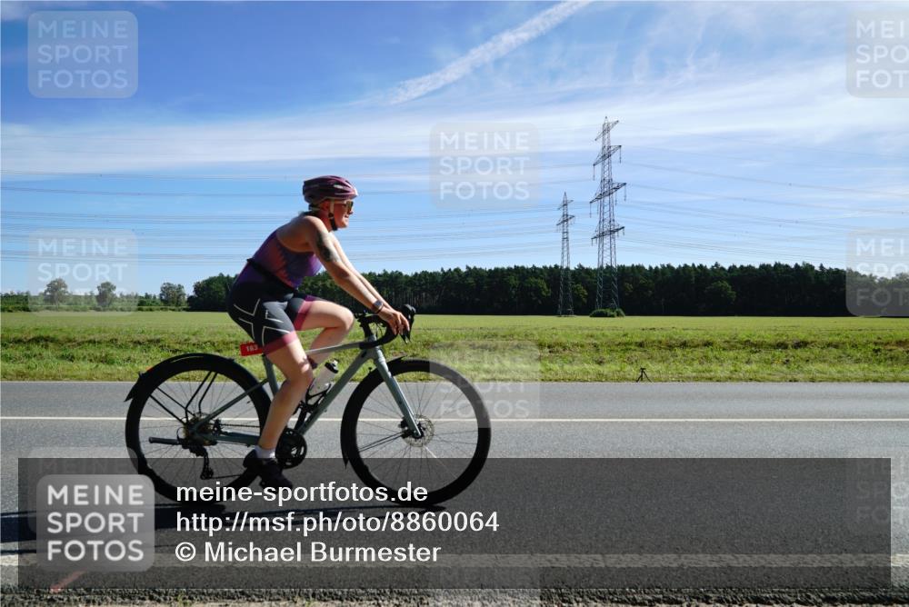 07.09.2025 - 19. Norderstedt Triathlon Michael Burmester http://msf.ph/oto/8860064 07.09.2025 11:45:59 Radfahren 162, 163, 170, 1383 meine-sportfotos.de