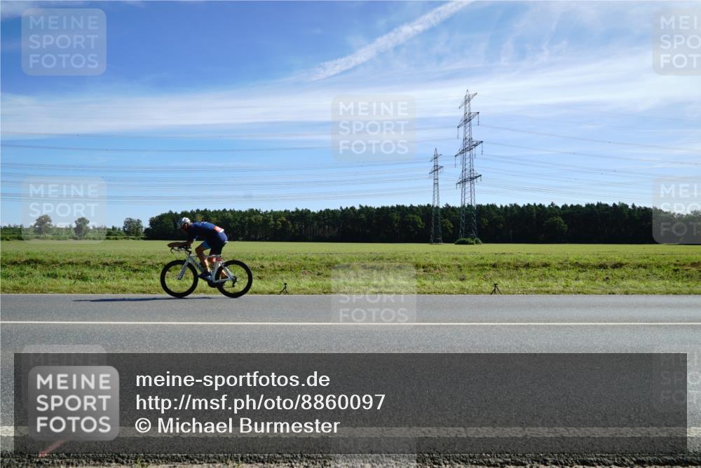 07.09.2025 - 19. Norderstedt Triathlon Michael Burmester http://msf.ph/oto/8860097 07.09.2025 11:46:24 Radfahren 1306 meine-sportfotos.de
