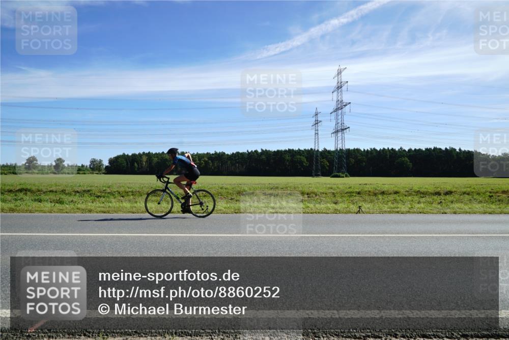 07.09.2025 - 19. Norderstedt Triathlon Michael Burmester http://msf.ph/oto/8860252 07.09.2025 11:47:53 Radfahren 822 meine-sportfotos.de