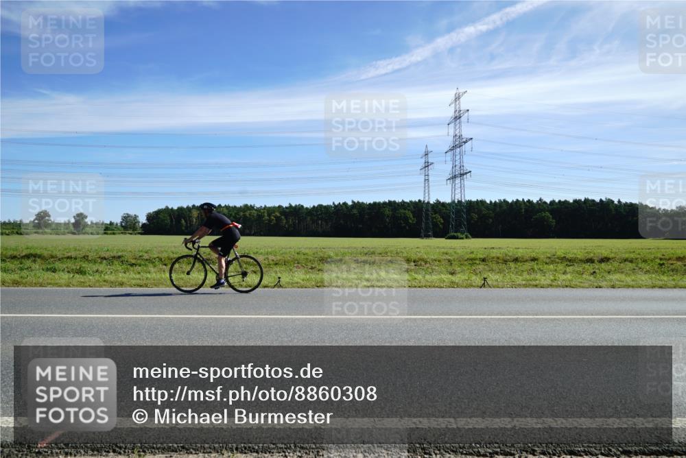 07.09.2025 - 19. Norderstedt Triathlon Michael Burmester http://msf.ph/oto/8860308 07.09.2025 11:48:25 Radfahren 815 meine-sportfotos.de