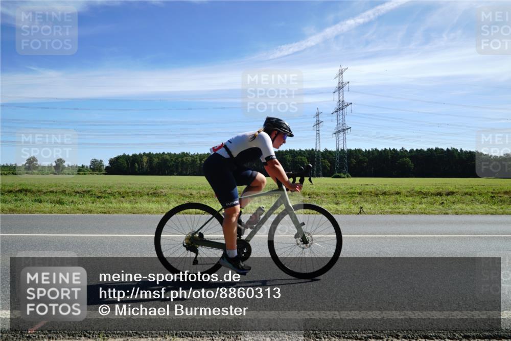07.09.2025 - 19. Norderstedt Triathlon Michael Burmester http://msf.ph/oto/8860313 07.09.2025 11:48:26 Radfahren 815 meine-sportfotos.de