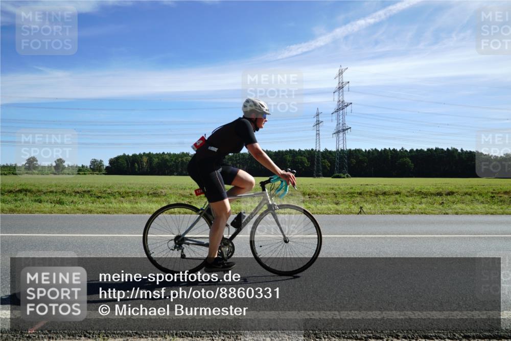 07.09.2025 - 19. Norderstedt Triathlon Michael Burmester http://msf.ph/oto/8860331 07.09.2025 11:48:50 Radfahren 1244 meine-sportfotos.de