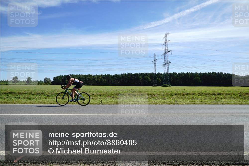 07.09.2025 - 19. Norderstedt Triathlon Michael Burmester http://msf.ph/oto/8860405 07.09.2025 11:49:45 Radfahren 1223 meine-sportfotos.de