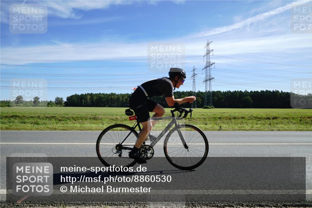 07.09.2025 - 19. Norderstedt Triathlon Michael Burmester http://msf.ph/oto/8860530 07.09.2025 11:51:42 Radfahren 859, 860 meine-sportfotos.de