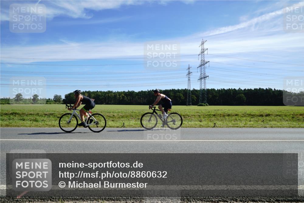07.09.2025 - 19. Norderstedt Triathlon Michael Burmester http://msf.ph/oto/8860632 07.09.2025 11:52:33 Radfahren  meine-sportfotos.de