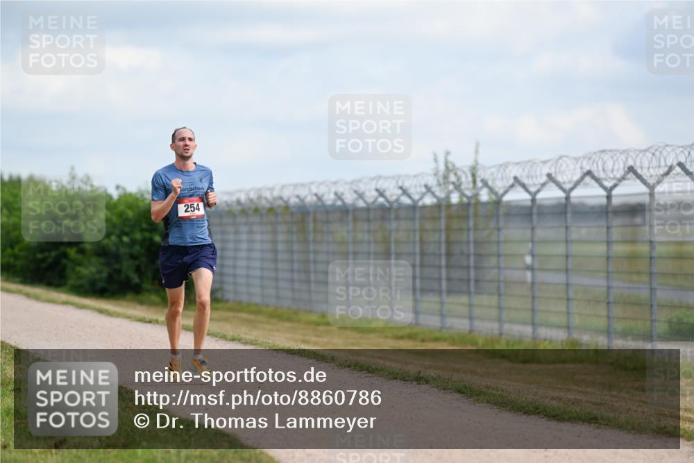 14.09.2025 - Airport Race Dr. Thomas Lammeyer http://msf.ph/oto/8860786 14.09.2025 11:50:26 Laufen 254 meine-sportfotos.de
