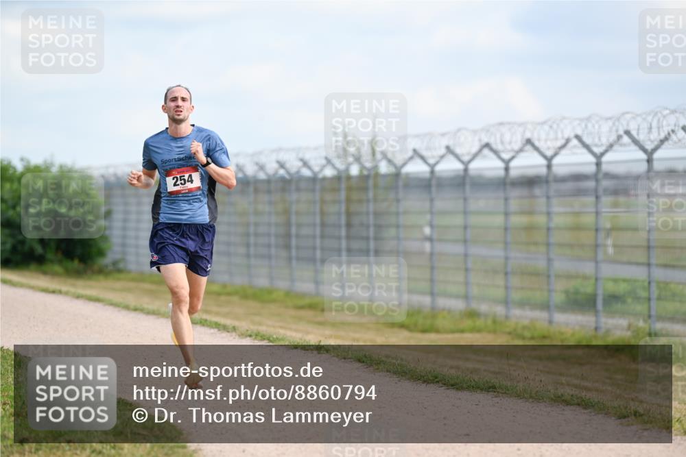 14.09.2025 - Airport Race Dr. Thomas Lammeyer http://msf.ph/oto/8860794 14.09.2025 11:50:27 Laufen 254 meine-sportfotos.de