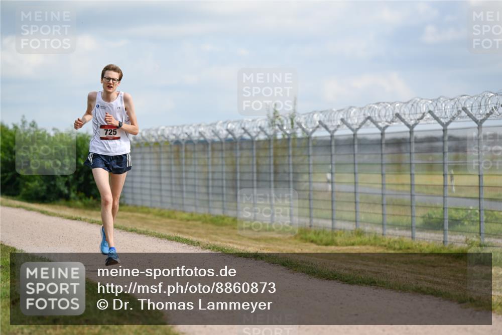 14.09.2025 - Airport Race Dr. Thomas Lammeyer http://msf.ph/oto/8860873 14.09.2025 11:51:21 Laufen 725 meine-sportfotos.de