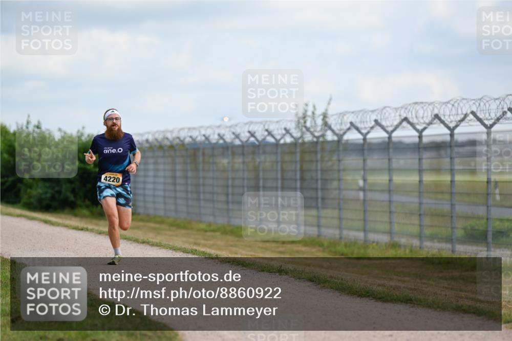 14.09.2025 - Airport Race Dr. Thomas Lammeyer http://msf.ph/oto/8860922 14.09.2025 11:52:22 Laufen 4220 meine-sportfotos.de