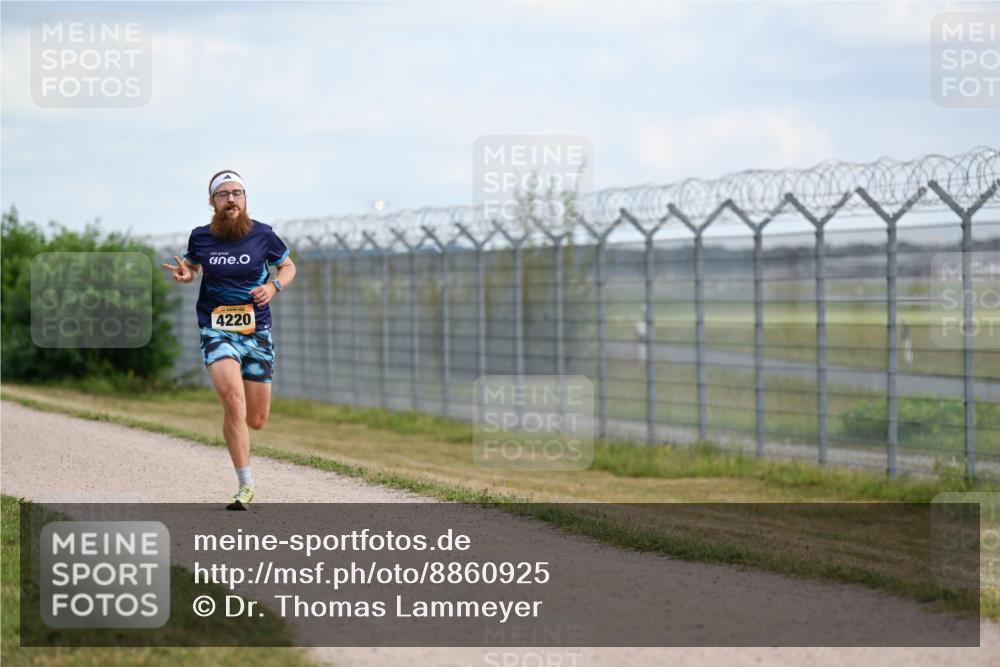 14.09.2025 - Airport Race Dr. Thomas Lammeyer http://msf.ph/oto/8860925 14.09.2025 11:52:23 Laufen 4220 meine-sportfotos.de