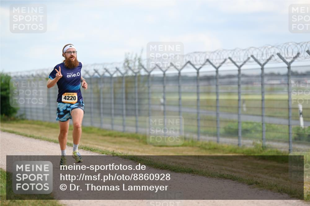 14.09.2025 - Airport Race Dr. Thomas Lammeyer http://msf.ph/oto/8860928 14.09.2025 11:52:24 Laufen 4220 meine-sportfotos.de