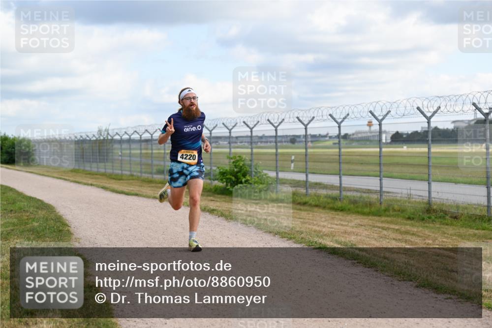 14.09.2025 - Airport Race Dr. Thomas Lammeyer http://msf.ph/oto/8860950 14.09.2025 11:52:27 Laufen 4220 meine-sportfotos.de