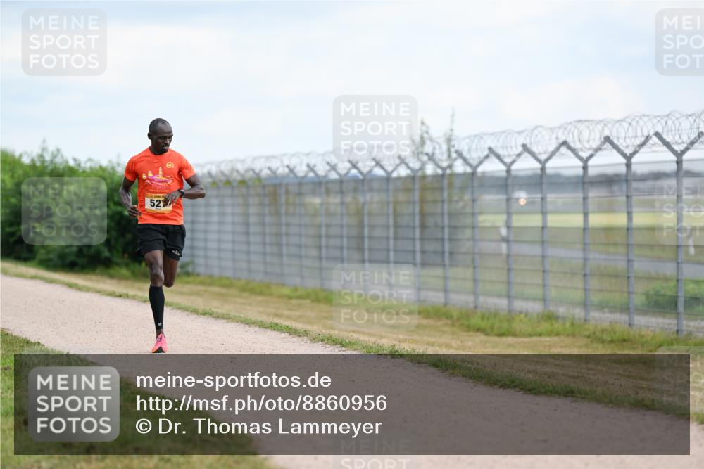 14.09.2025 - Airport Race Dr. Thomas Lammeyer http://msf.ph/oto/8860956 14.09.2025 11:53:06 Laufen 52 meine-sportfotos.de