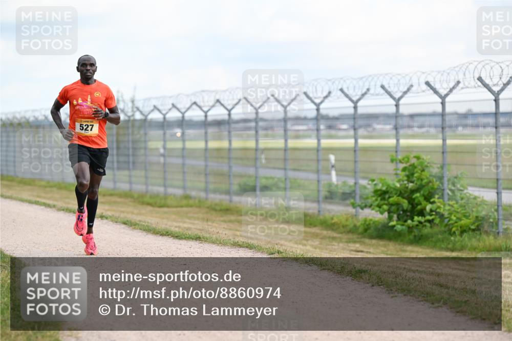 14.09.2025 - Airport Race Dr. Thomas Lammeyer http://msf.ph/oto/8860974 14.09.2025 11:53:08 Laufen 527 meine-sportfotos.de