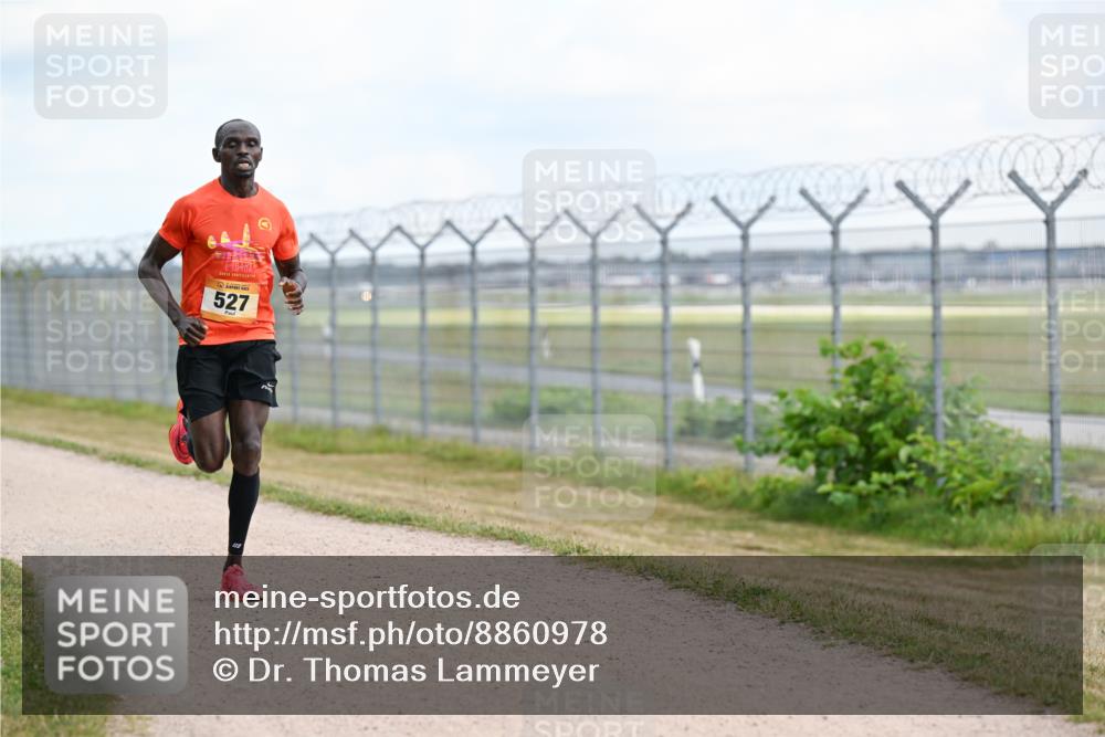 14.09.2025 - Airport Race Dr. Thomas Lammeyer http://msf.ph/oto/8860978 14.09.2025 11:53:09 Laufen 16402, 527, 123 meine-sportfotos.de