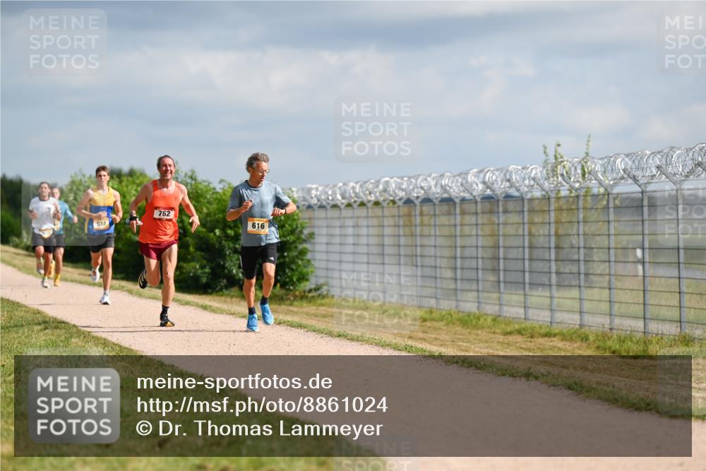 14.09.2025 - Airport Race Dr. Thomas Lammeyer http://msf.ph/oto/8861024 14.09.2025 11:54:15 Laufen 518, 762, 616 meine-sportfotos.de