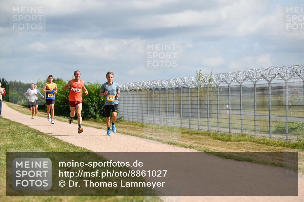 14.09.2025 - Airport Race Dr. Thomas Lammeyer http://msf.ph/oto/8861027 14.09.2025 11:54:16 Laufen 518, 762, 616 meine-sportfotos.de
