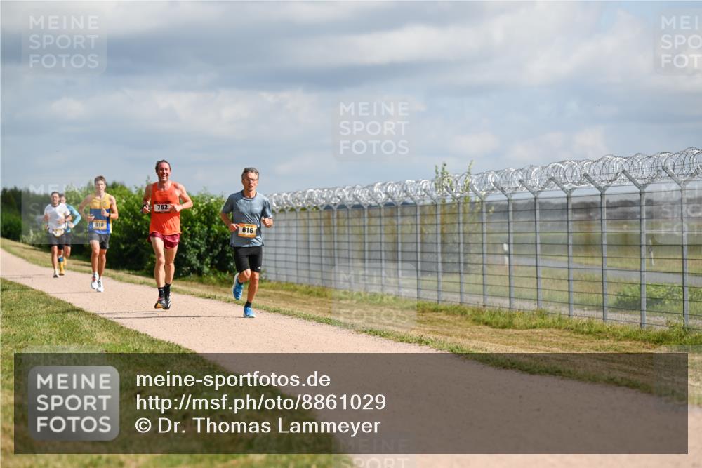 14.09.2025 - Airport Race Dr. Thomas Lammeyer http://msf.ph/oto/8861029 14.09.2025 11:54:16 Laufen 518, 762, 616 meine-sportfotos.de