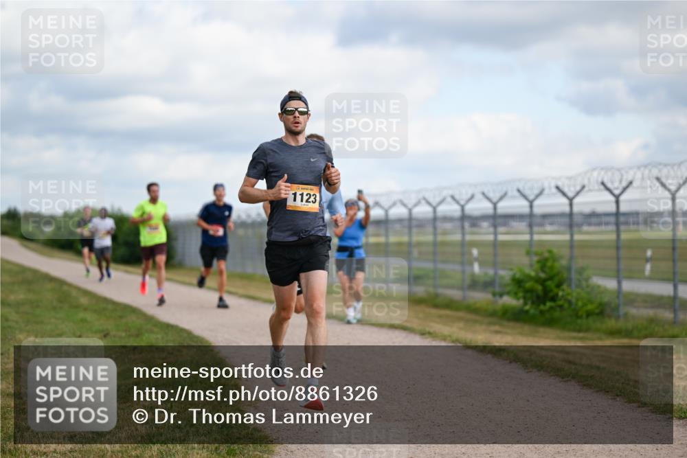 14.09.2025 - Airport Race Dr. Thomas Lammeyer http://msf.ph/oto/8861326 14.09.2025 11:56:32 Laufen 1123 meine-sportfotos.de