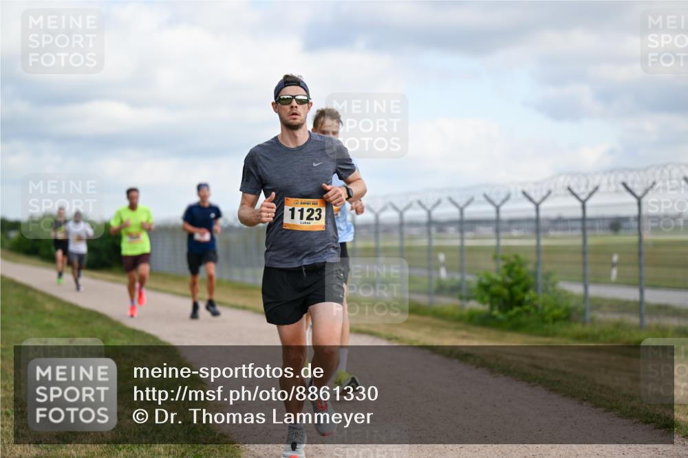 14.09.2025 - Airport Race Dr. Thomas Lammeyer http://msf.ph/oto/8861330 14.09.2025 11:56:33 Laufen 1123 meine-sportfotos.de