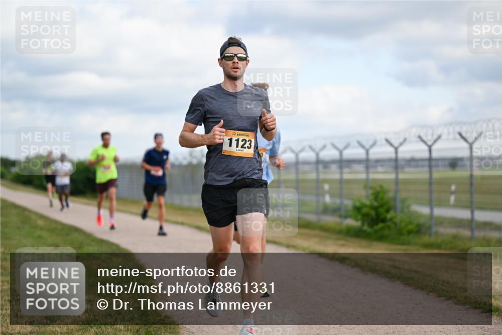 14.09.2025 - Airport Race Dr. Thomas Lammeyer http://msf.ph/oto/8861331 14.09.2025 11:56:33 Laufen 1123 meine-sportfotos.de