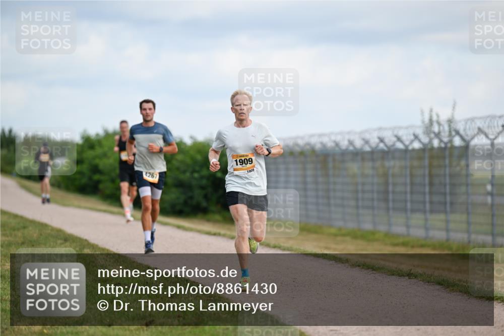 14.09.2025 - Airport Race Dr. Thomas Lammeyer http://msf.ph/oto/8861430 14.09.2025 11:57:15 Laufen 4267, 1909, 1909 meine-sportfotos.de