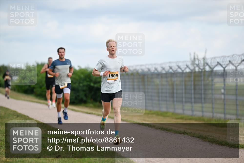 14.09.2025 - Airport Race Dr. Thomas Lammeyer http://msf.ph/oto/8861432 14.09.2025 11:57:16 Laufen 4267, 1909, 1909 meine-sportfotos.de