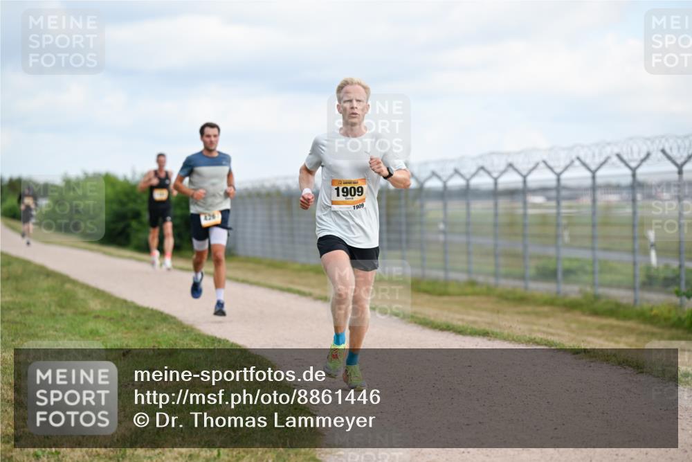 14.09.2025 - Airport Race Dr. Thomas Lammeyer http://msf.ph/oto/8861446 14.09.2025 11:57:18 Laufen 426, 1909, 1909 meine-sportfotos.de