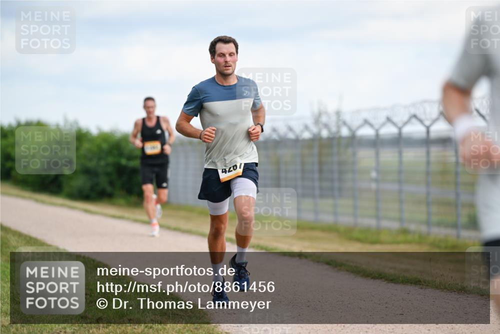 14.09.2025 - Airport Race Dr. Thomas Lammeyer http://msf.ph/oto/8861456 14.09.2025 11:57:20 Laufen 4207 meine-sportfotos.de