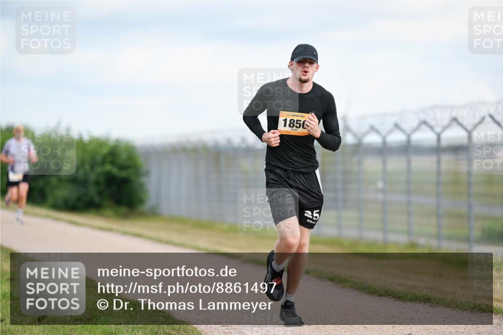 14.09.2025 - Airport Race Dr. Thomas Lammeyer http://msf.ph/oto/8861497 14.09.2025 11:57:33 Laufen 1850, 35 meine-sportfotos.de