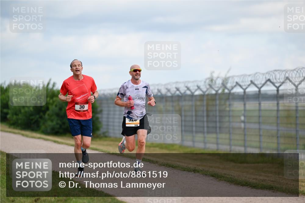 14.09.2025 - Airport Race Dr. Thomas Lammeyer http://msf.ph/oto/8861519 14.09.2025 11:57:38 Laufen 30, 326 meine-sportfotos.de