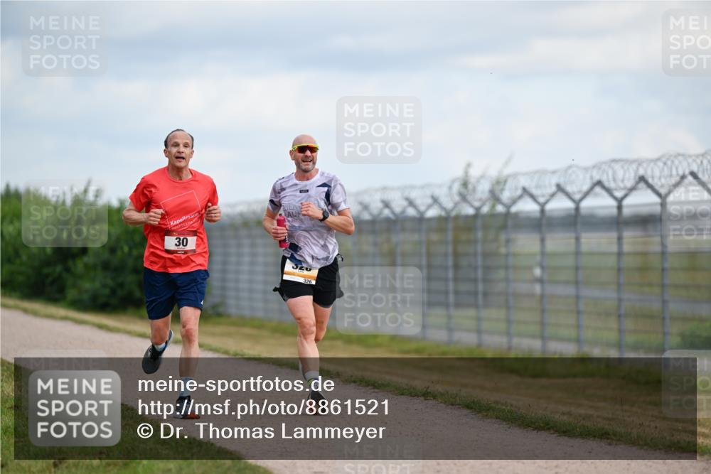 14.09.2025 - Airport Race Dr. Thomas Lammeyer http://msf.ph/oto/8861521 14.09.2025 11:57:39 Laufen 30, 326 meine-sportfotos.de