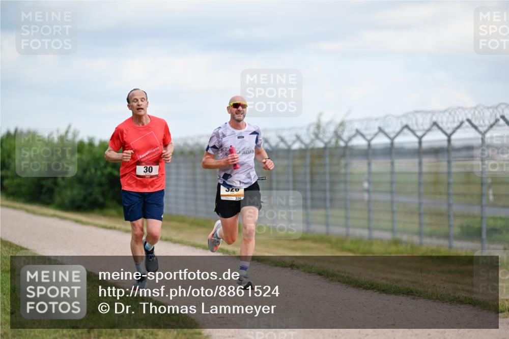 14.09.2025 - Airport Race Dr. Thomas Lammeyer http://msf.ph/oto/8861524 14.09.2025 11:57:39 Laufen 30, 320, 326 meine-sportfotos.de