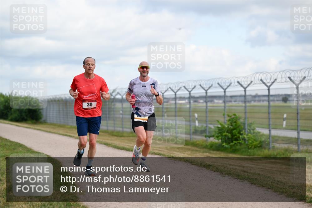 14.09.2025 - Airport Race Dr. Thomas Lammeyer http://msf.ph/oto/8861541 14.09.2025 11:57:41 Laufen 30, 326 meine-sportfotos.de