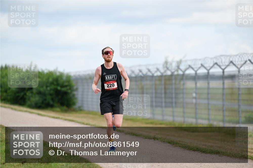 14.09.2025 - Airport Race Dr. Thomas Lammeyer http://msf.ph/oto/8861549 14.09.2025 11:57:47 Laufen 220 meine-sportfotos.de