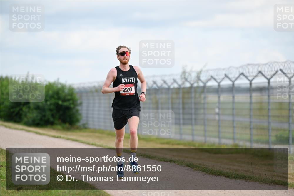 14.09.2025 - Airport Race Dr. Thomas Lammeyer http://msf.ph/oto/8861550 14.09.2025 11:57:47 Laufen 220 meine-sportfotos.de