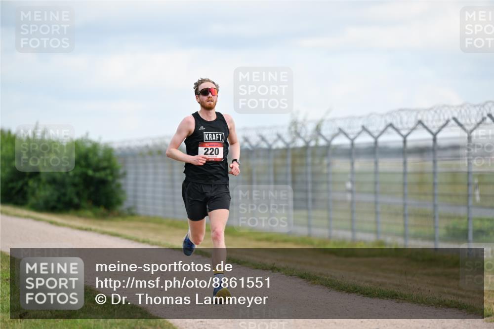 14.09.2025 - Airport Race Dr. Thomas Lammeyer http://msf.ph/oto/8861551 14.09.2025 11:57:47 Laufen 220 meine-sportfotos.de