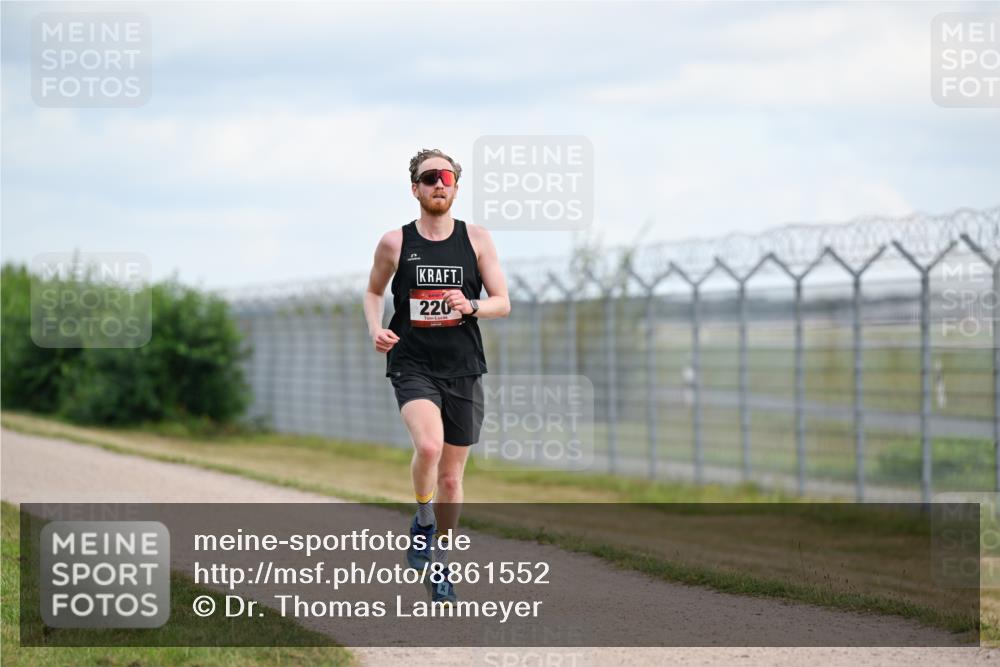 14.09.2025 - Airport Race Dr. Thomas Lammeyer http://msf.ph/oto/8861552 14.09.2025 11:57:47 Laufen 220 meine-sportfotos.de