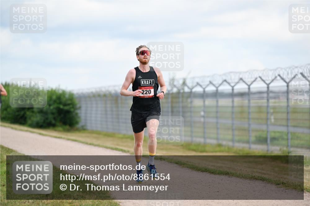 14.09.2025 - Airport Race Dr. Thomas Lammeyer http://msf.ph/oto/8861554 14.09.2025 11:57:48 Laufen 220 meine-sportfotos.de