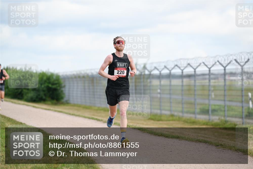 14.09.2025 - Airport Race Dr. Thomas Lammeyer http://msf.ph/oto/8861555 14.09.2025 11:57:48 Laufen 220 meine-sportfotos.de