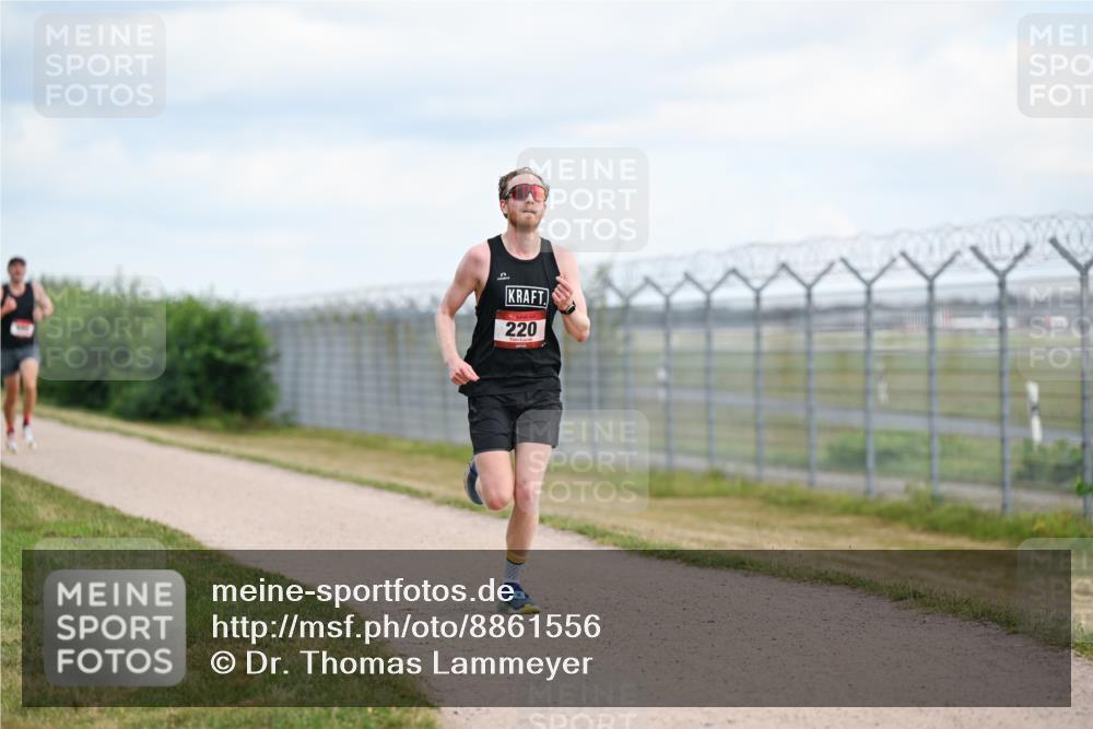 14.09.2025 - Airport Race Dr. Thomas Lammeyer http://msf.ph/oto/8861556 14.09.2025 11:57:48 Laufen 220 meine-sportfotos.de