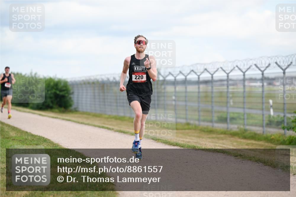 14.09.2025 - Airport Race Dr. Thomas Lammeyer http://msf.ph/oto/8861557 14.09.2025 11:57:48 Laufen 220 meine-sportfotos.de