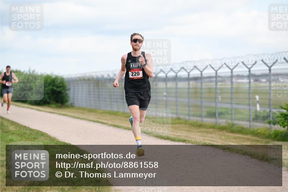 14.09.2025 - Airport Race Dr. Thomas Lammeyer http://msf.ph/oto/8861558 14.09.2025 11:57:48 Laufen 220 meine-sportfotos.de