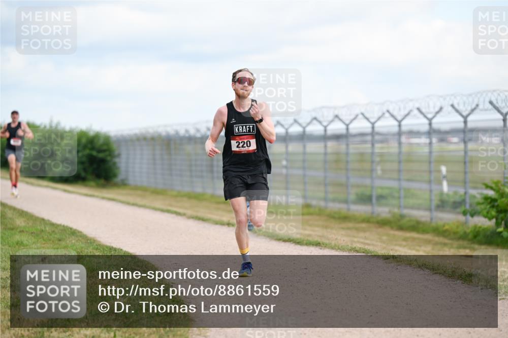 14.09.2025 - Airport Race Dr. Thomas Lammeyer http://msf.ph/oto/8861559 14.09.2025 11:57:48 Laufen 220 meine-sportfotos.de