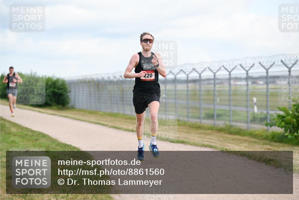 14.09.2025 - Airport Race Dr. Thomas Lammeyer http://msf.ph/oto/8861560 14.09.2025 11:57:49 Laufen 220 meine-sportfotos.de