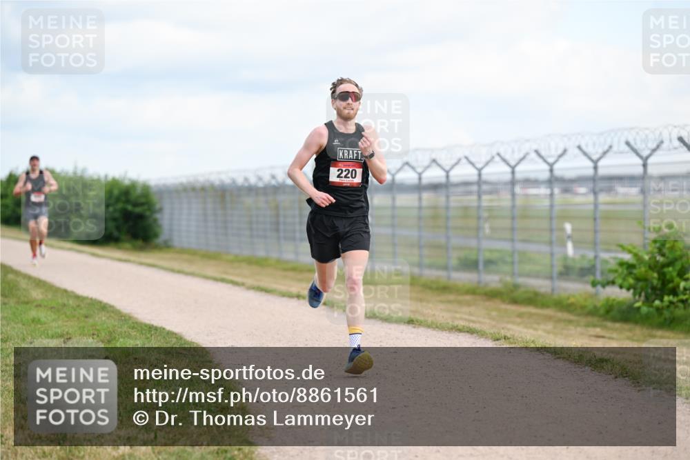 14.09.2025 - Airport Race Dr. Thomas Lammeyer http://msf.ph/oto/8861561 14.09.2025 11:57:49 Laufen 220 meine-sportfotos.de